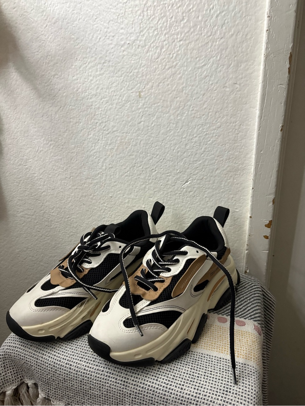 Men's Chunky Athletic Sneakers in Black, White & Tan